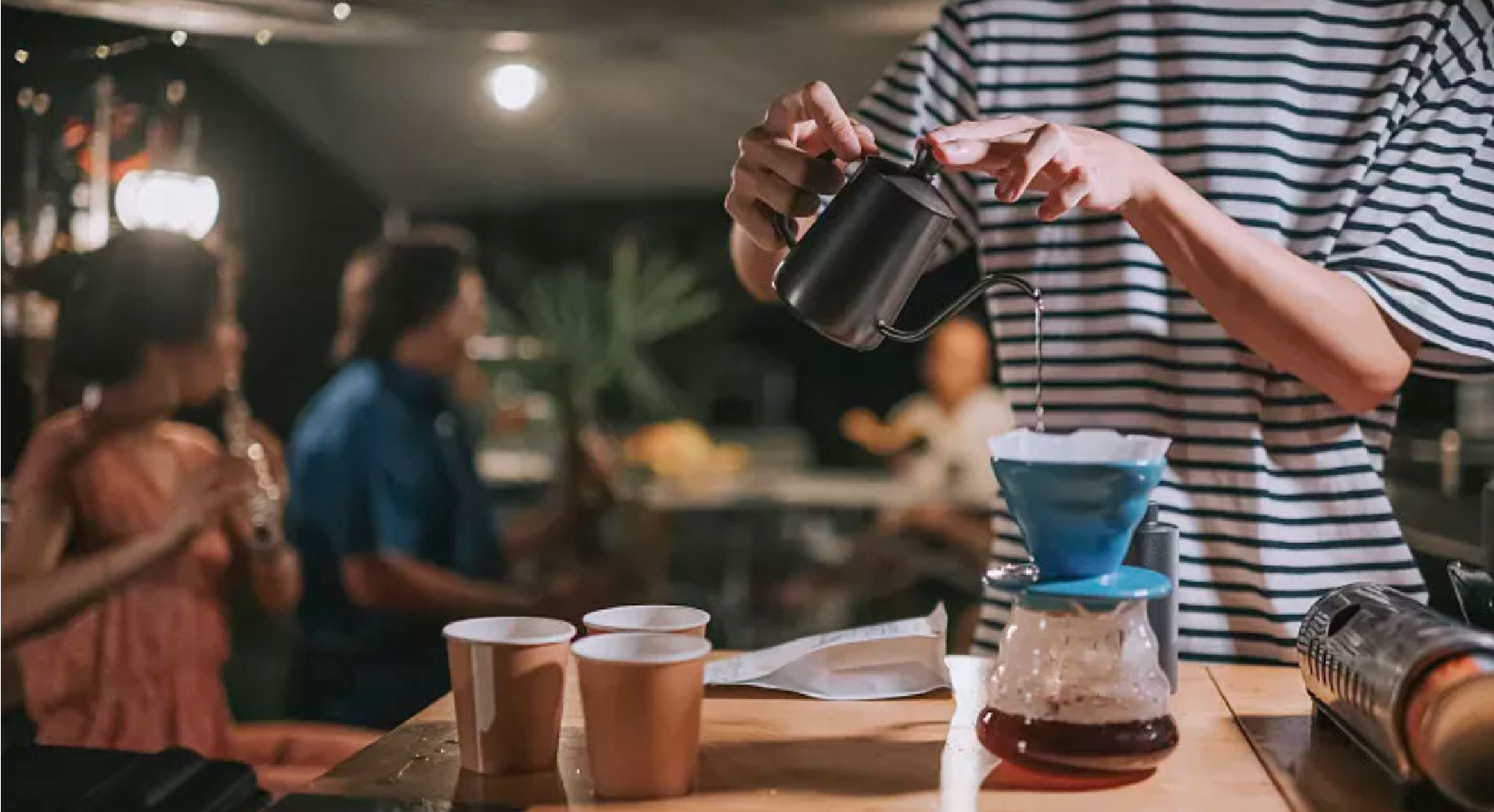 如何使用滤纸滴漏式冲泡出口味稳定的咖啡？